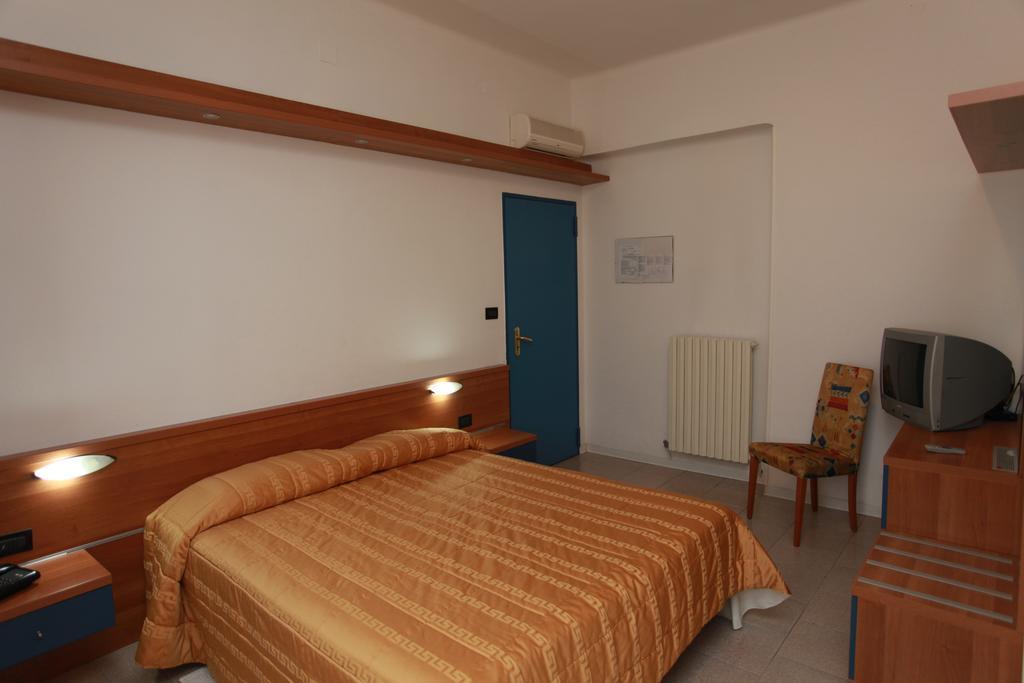 Hotel Athena Pesaro Pokój zdjęcie