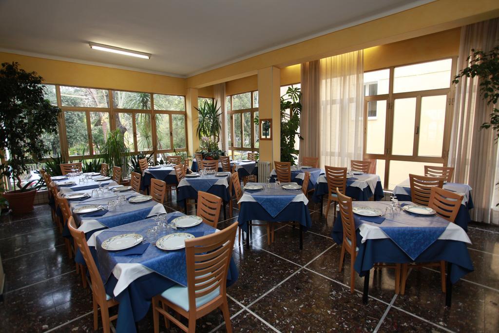 Hotel Athena Pesaro Zewnętrze zdjęcie